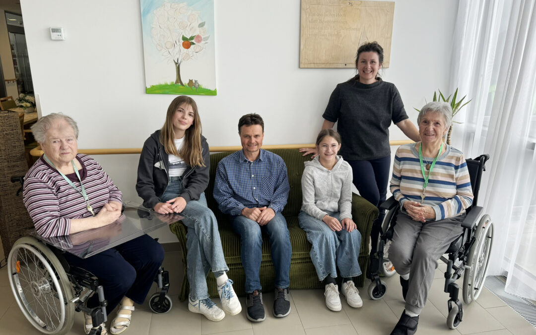 Jung und Alt reden miteinand‘ – Schüler:innen der Mittelschule Wolfsegg im Austausch mit FraDomo Ottnang