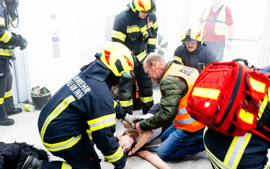 Krankenhaus Braunau: Erfolgreiche Feuerwehr-Einsatzübung im und rund um den neuen Bauteil 10