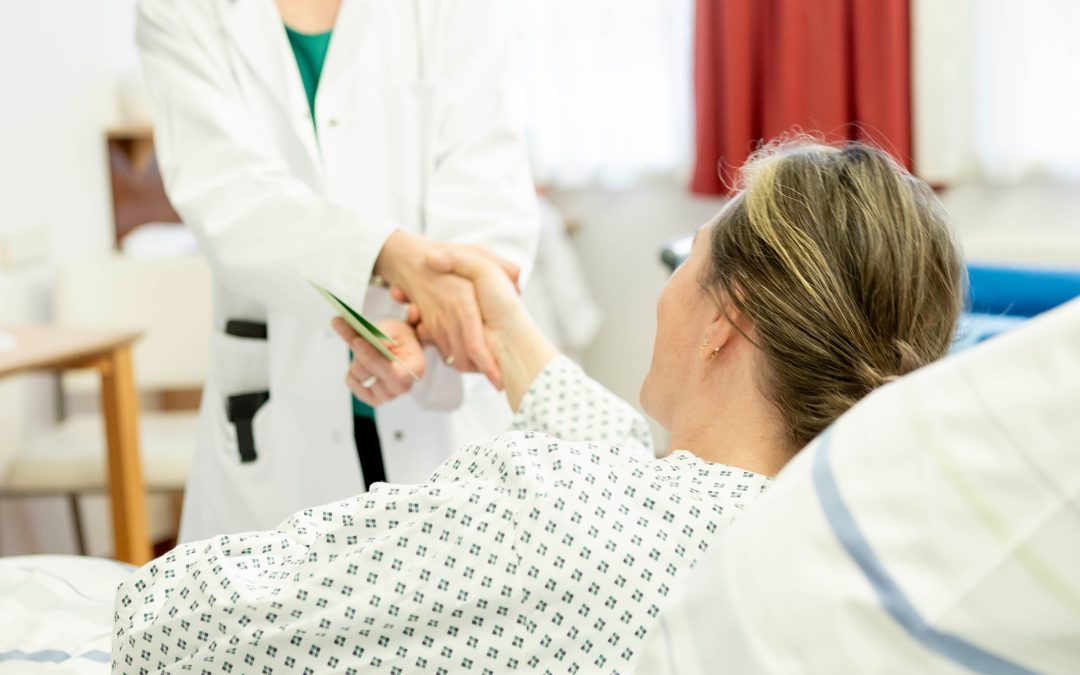 Persönliche Grüße für Patientinnen und Patienten – Krankenhaus Braunau bringt Nachrichten direkt ans Krankenbett