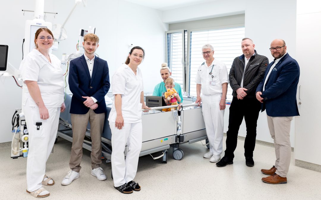 Krankenhaus Braunau: MR-Immobilien & FIVOinvest spendeten vier Tablets für die Kinderstation