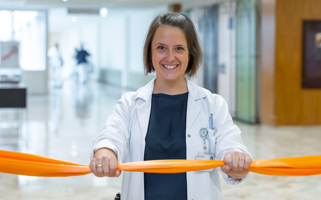 Das Klinikum Wels-Grieskirchen leuchtet orange